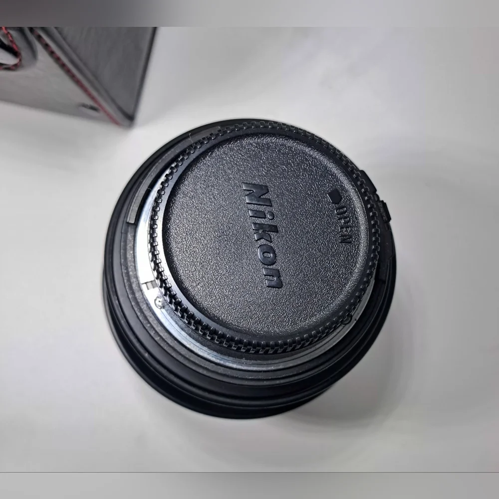 Sigma 70-300mm F/4-5.6 APO Macro Lens And Leather Case